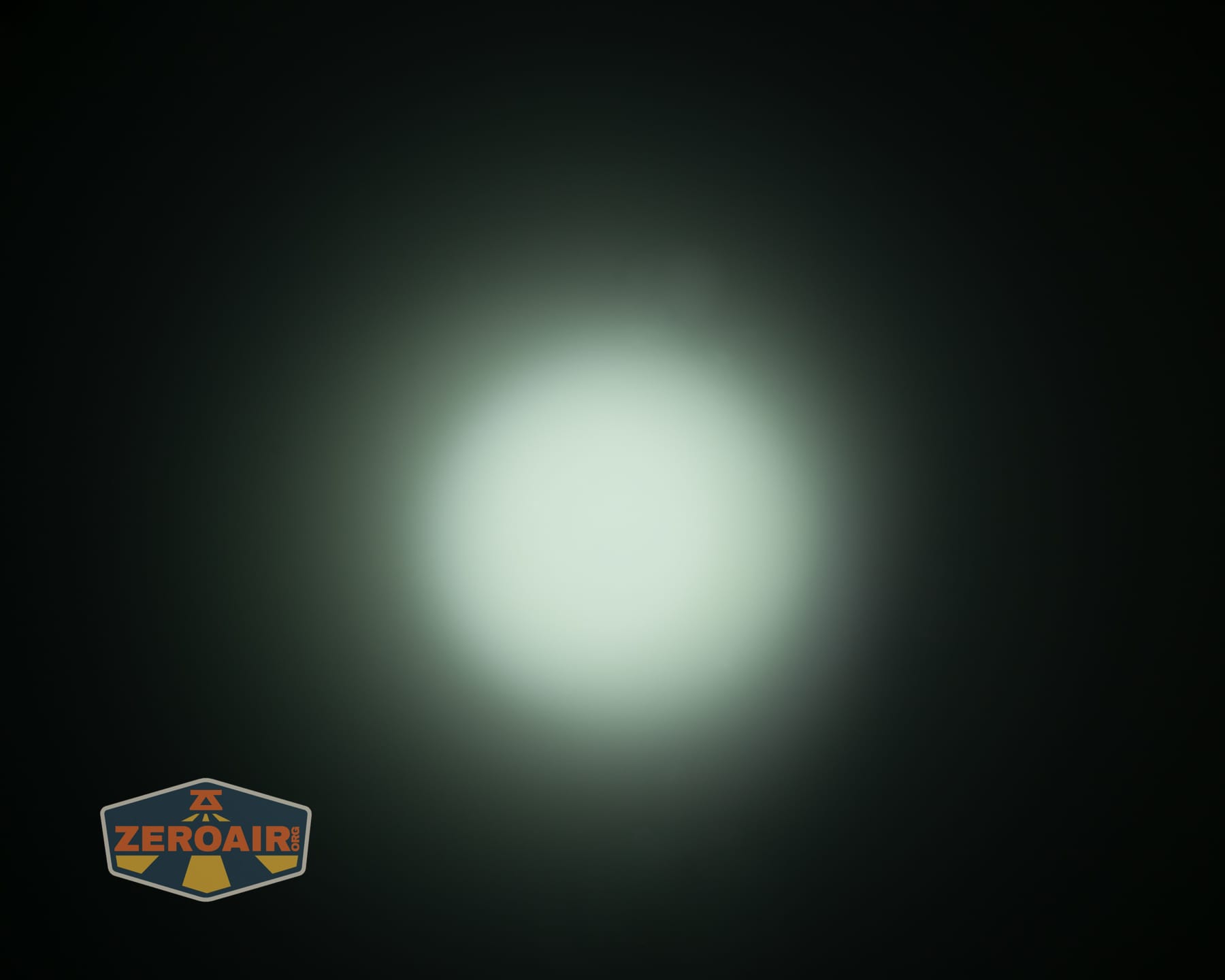 Wurkkos HD04 pocket flashlight beamshots on ceiling