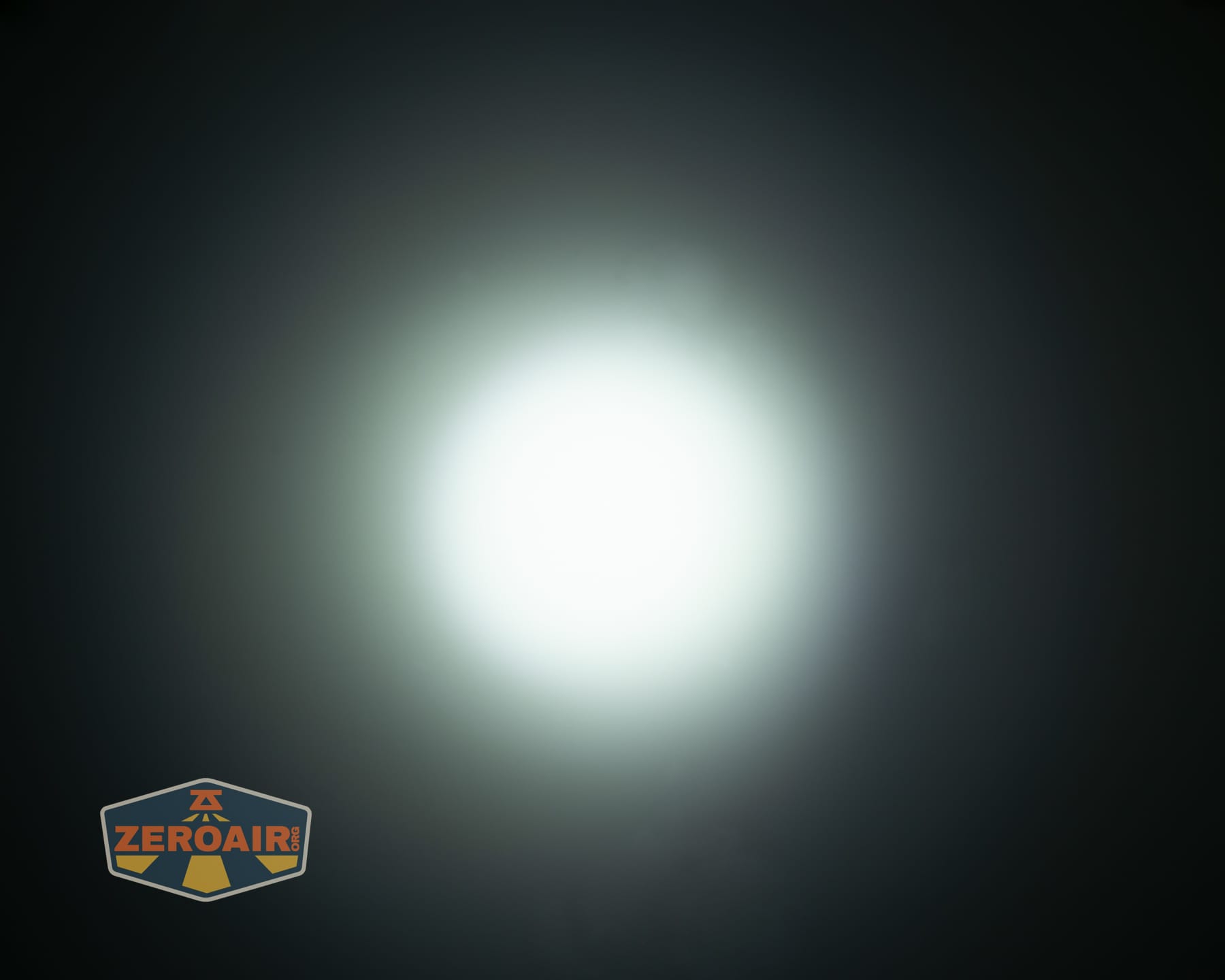Wurkkos HD04 pocket flashlight beamshots on ceiling