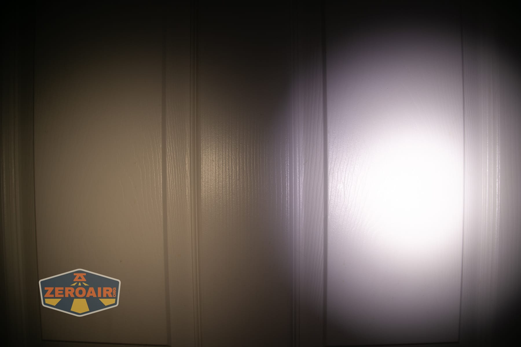 Wurkkos HD04 pocket flashlight beamshots on door (at 1') compared to nichia 219b 4500K