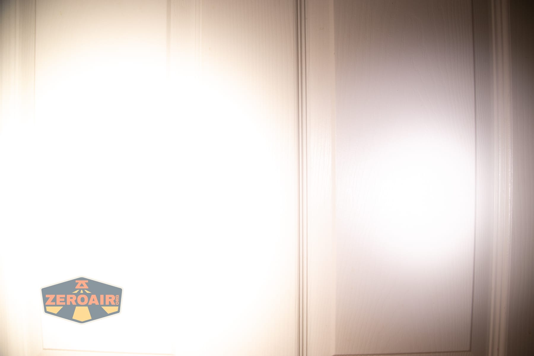 Wurkkos HD04 pocket flashlight beamshots on door (at 1') compared to nichia 219b 4500K