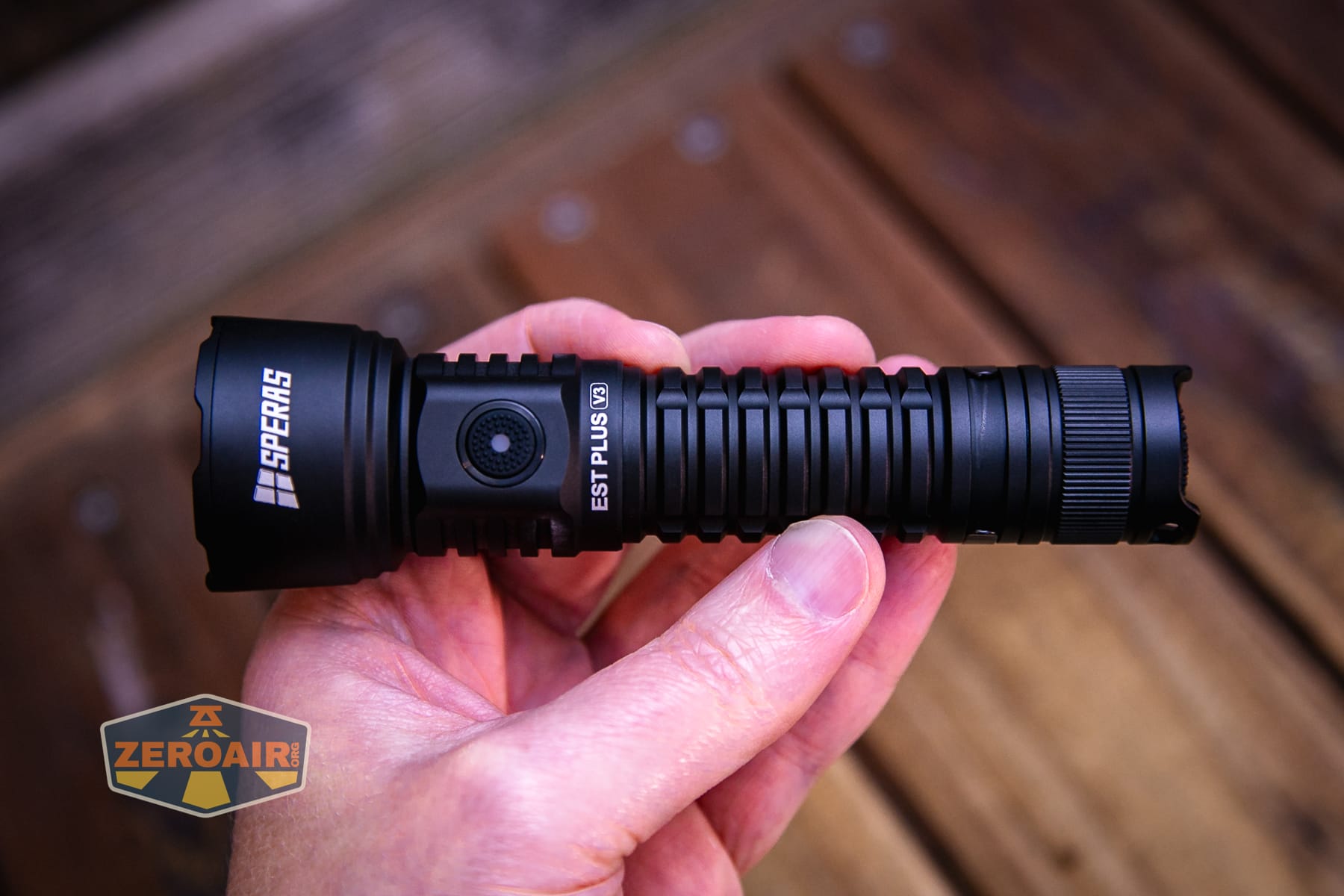 Speras EST PLUS V3 flashlight in hand