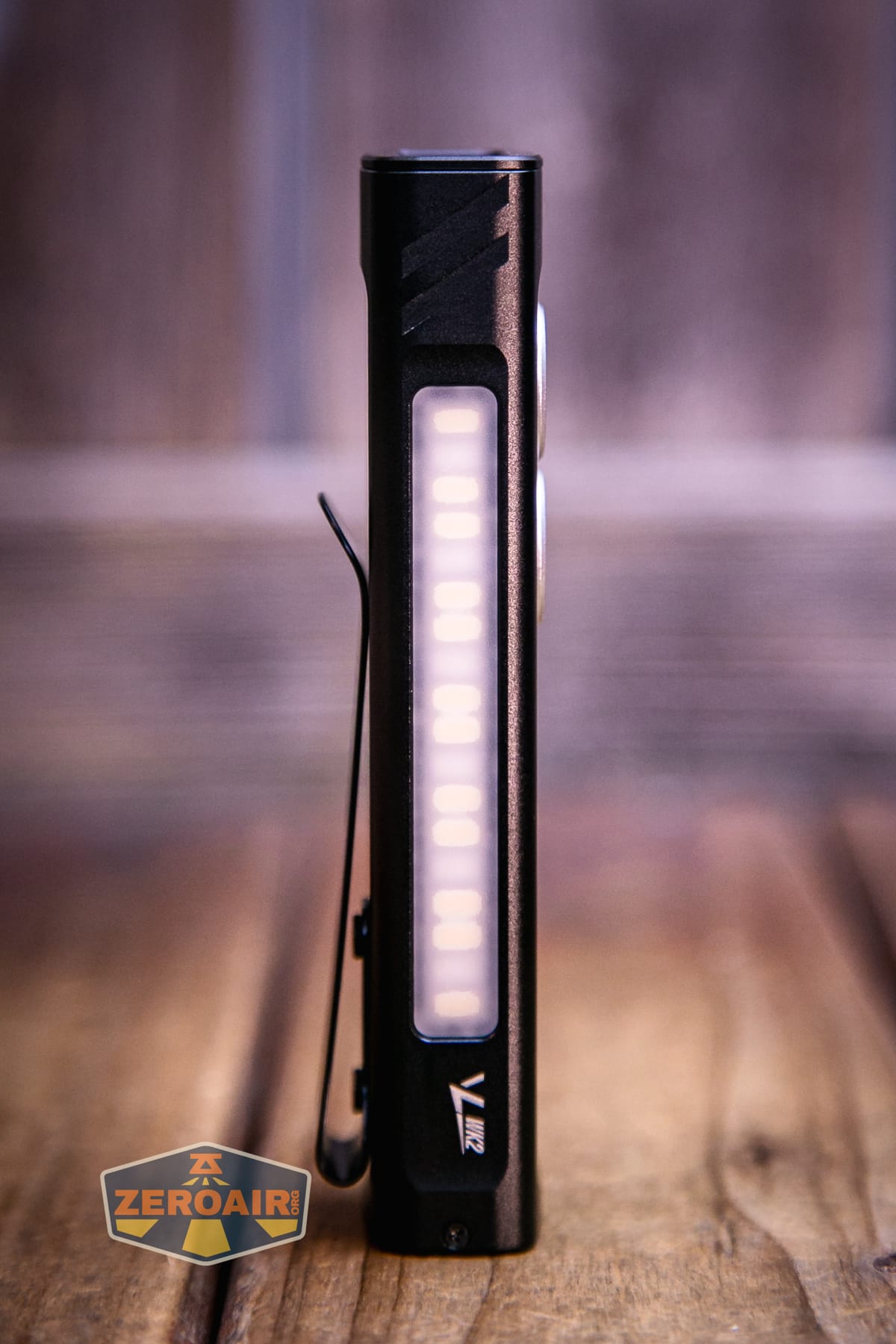 Vezerlezer WK2 flat flashlight showing all sides