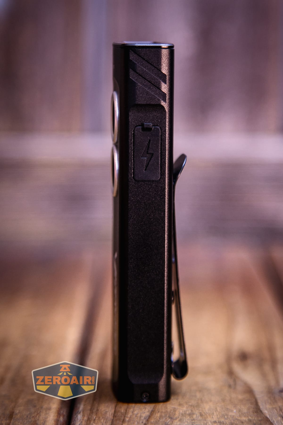 Vezerlezer WK2 flat flashlight showing all sides
