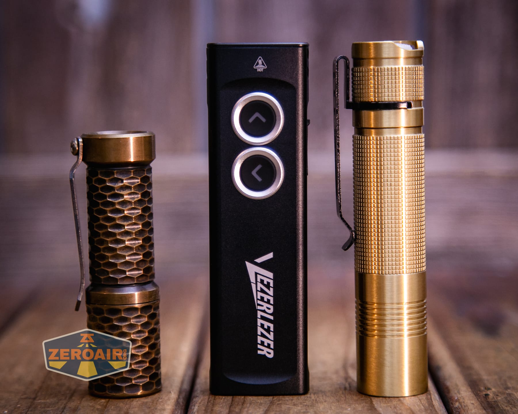 Vezerlezer WK2 flat flashlight with two standard sized flashlights