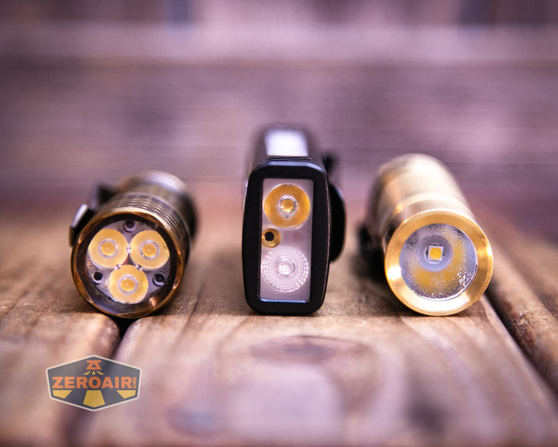 Vezerlezer WK2 flat flashlight with two standard sized flashlights