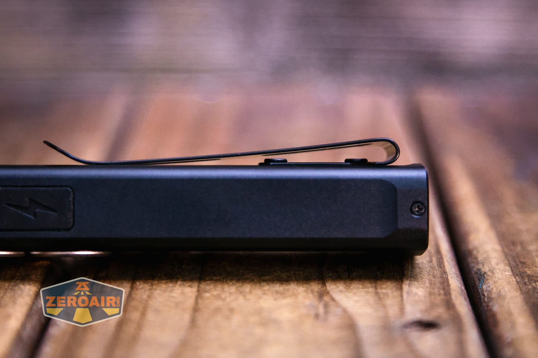 Vezerlezer WK2 flat flashlight pocket clip profile