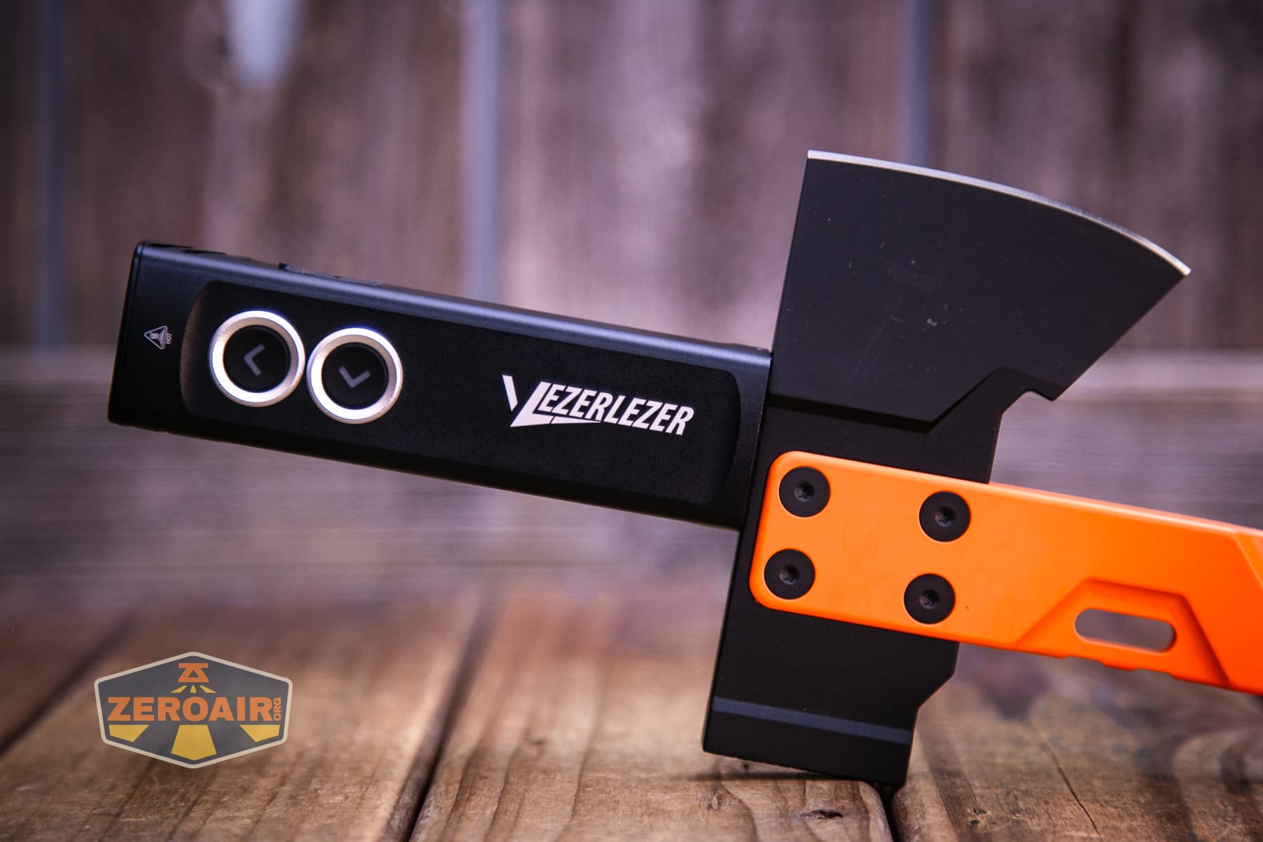 Vezerlezer WK2 flat flashlight magnet in use