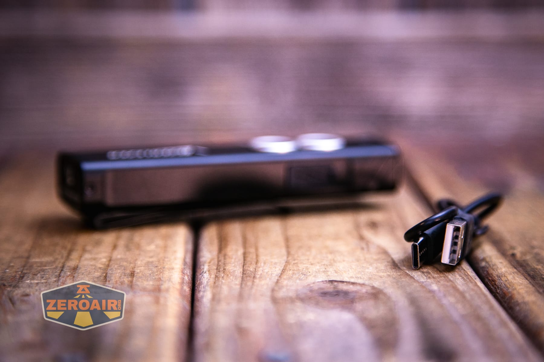 Vezerlezer WK2 flat flashlight charging cable