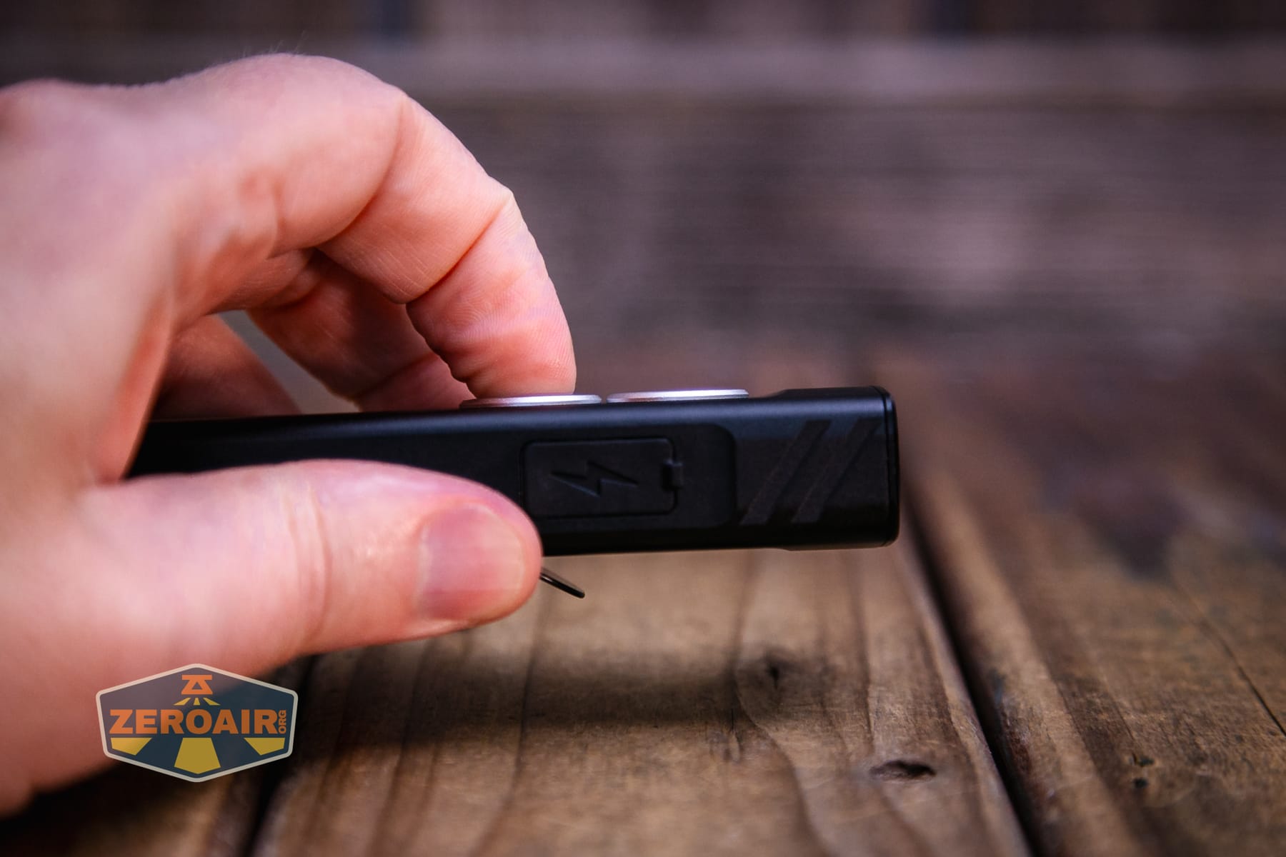 Vezerlezer WK2 flat flashlight e-switch actuation