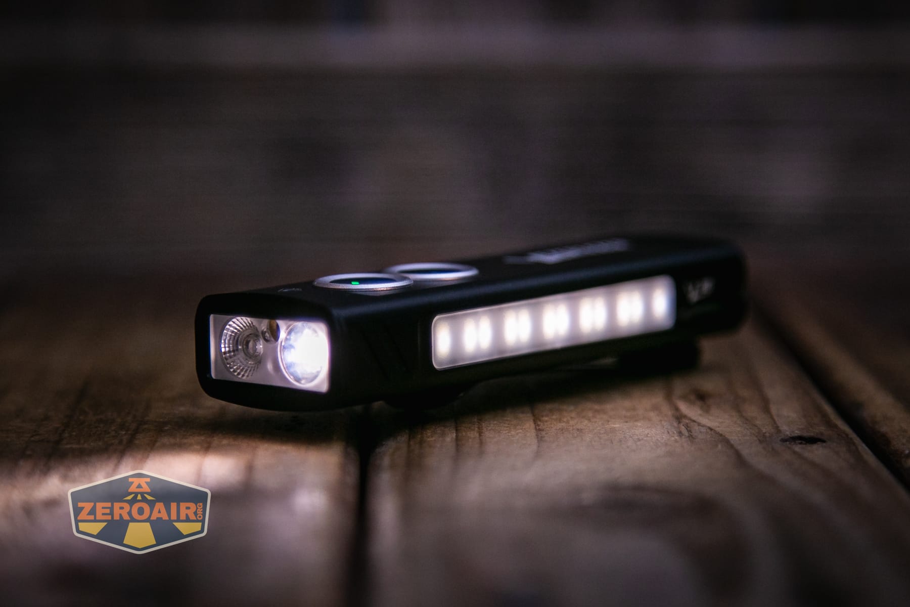 Vezerlezer WK2 flat flashlight both front and side on