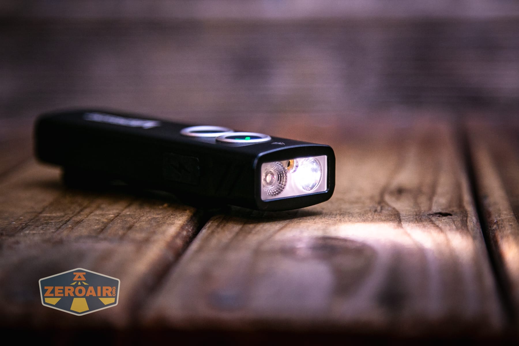 Vezerlezer WK2 flat flashlight front on