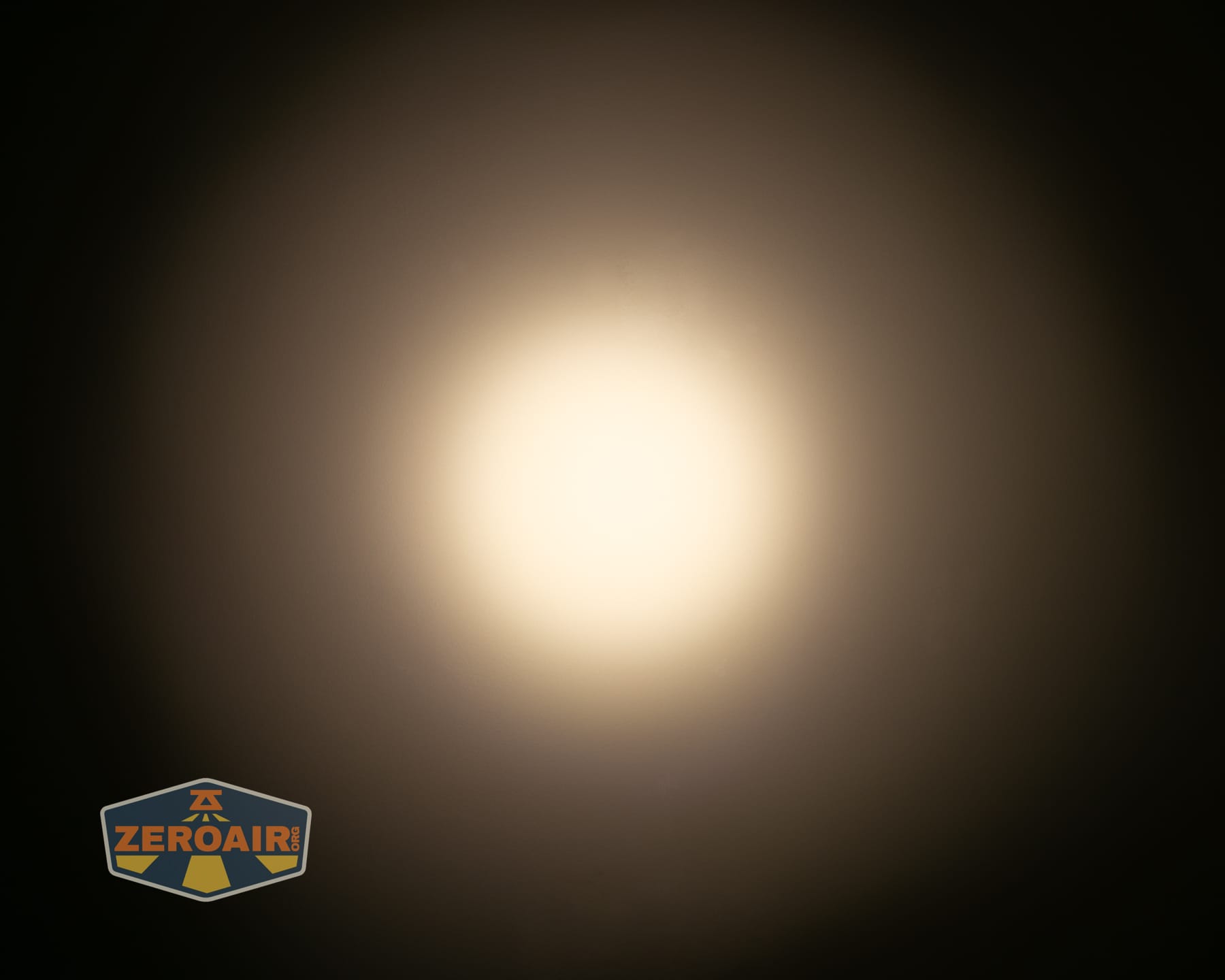 Vezerlezer WK2 flat flashlight beamshots on ceiling