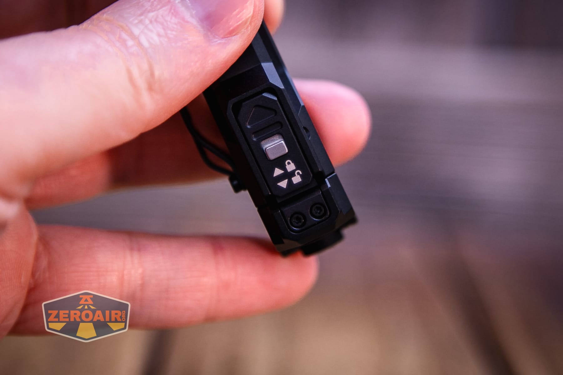 Wuben X5 3-in-1 compact EDC flashlight lock icon