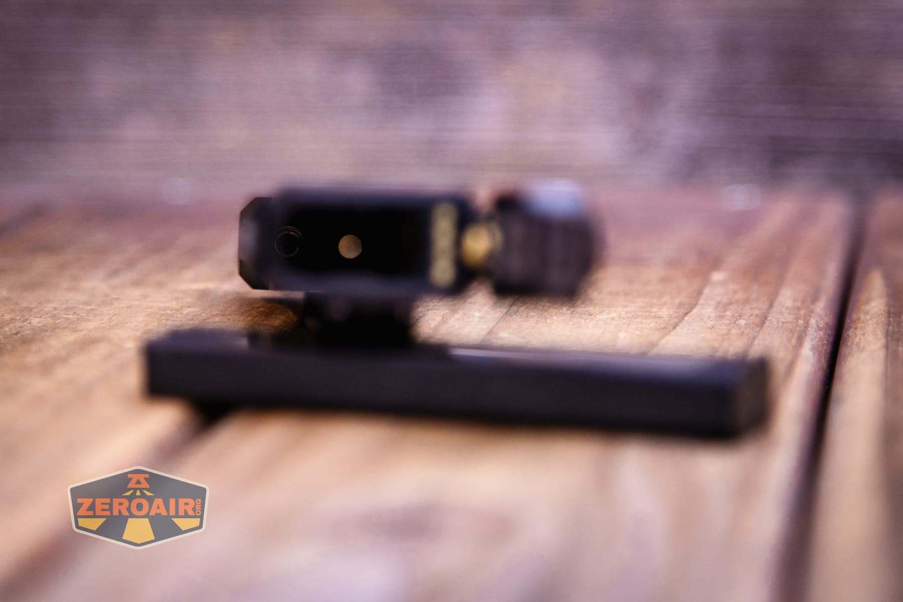 Wuben X5 3-in-1 compact EDC flashlight contacts in head