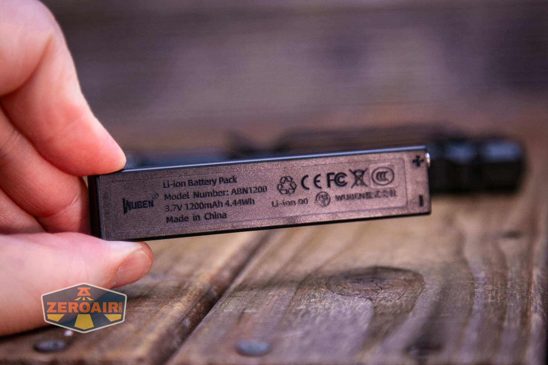 Wuben X5 3-in-1 compact EDC flashlight battery pack