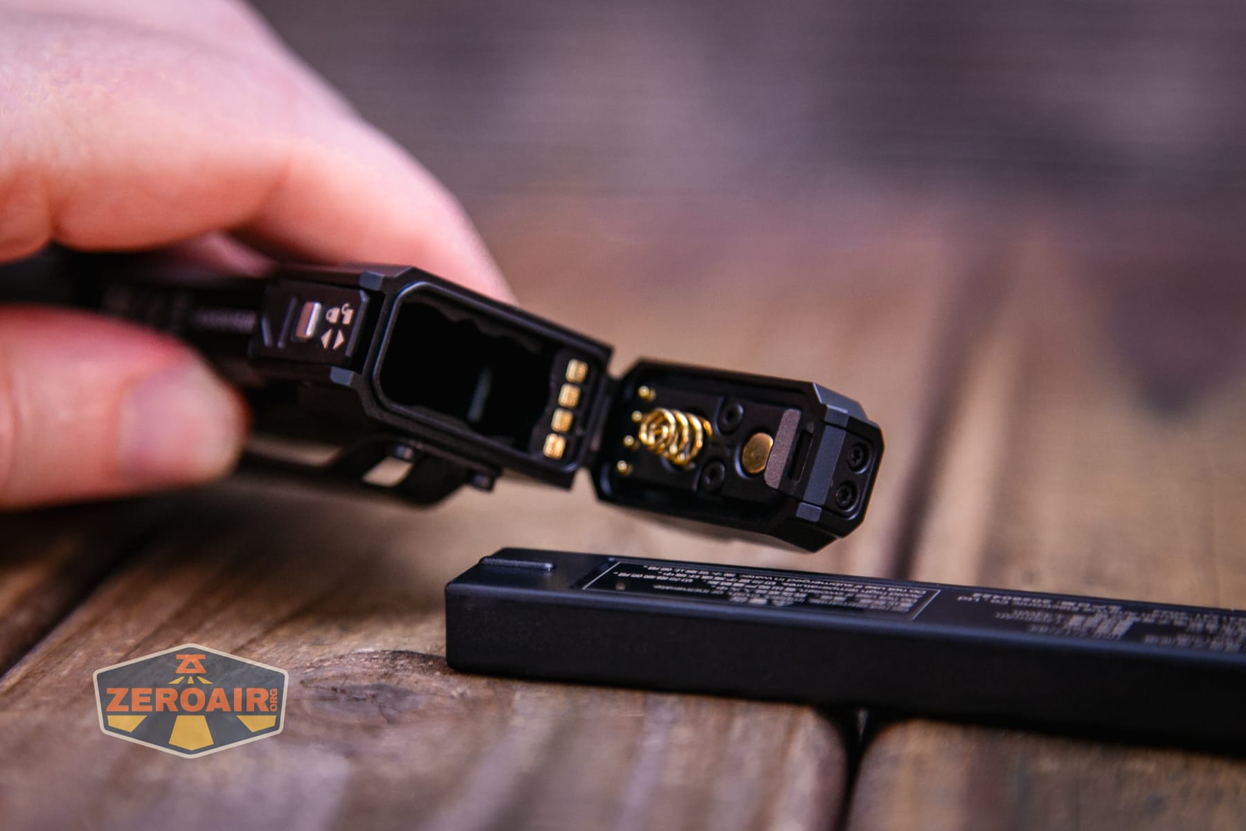 Wuben X5 3-in-1 compact EDC flashlight keyed battery pack
