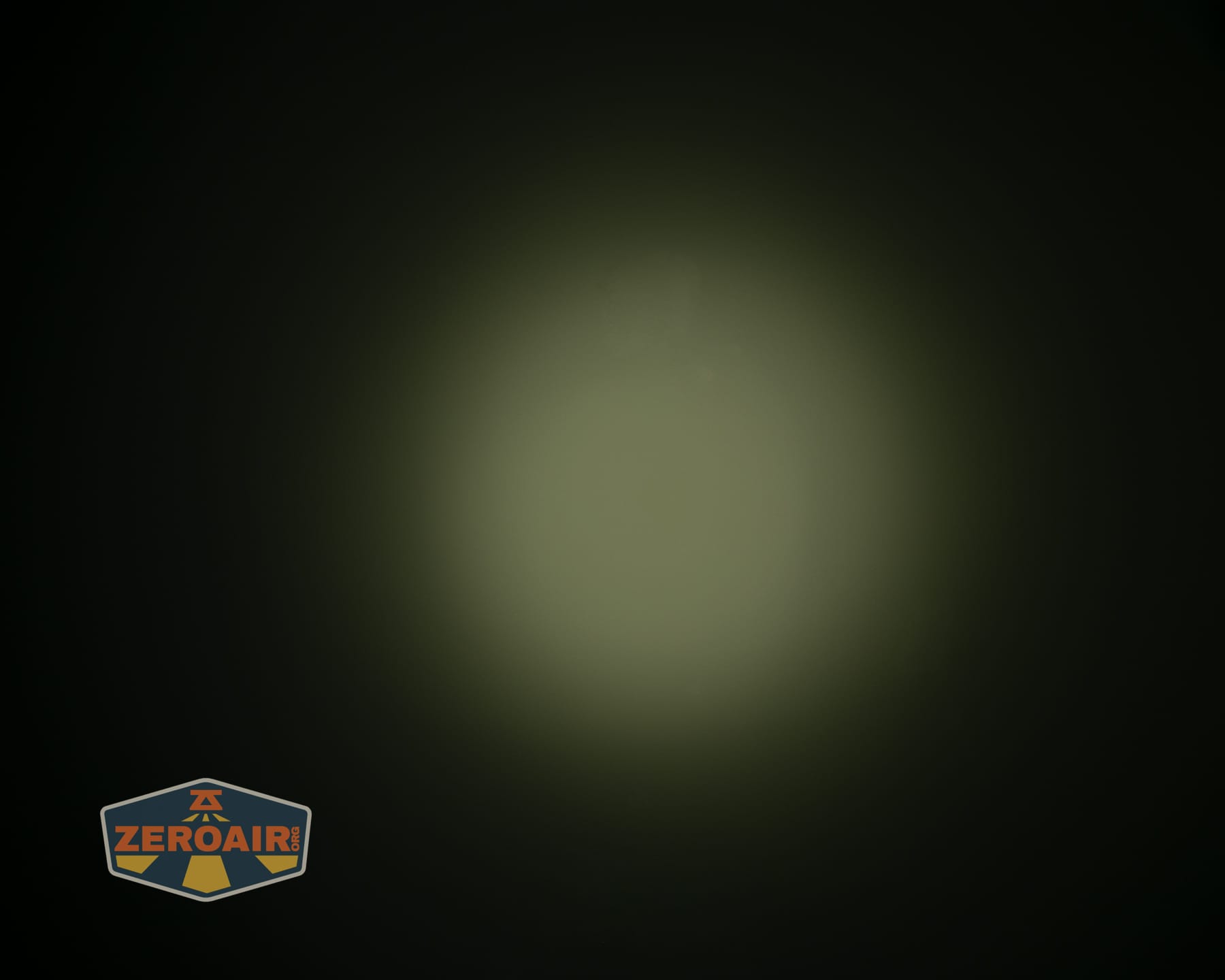 Wuben X5 3-in-1 compact EDC flashlight beamshots on ceiling