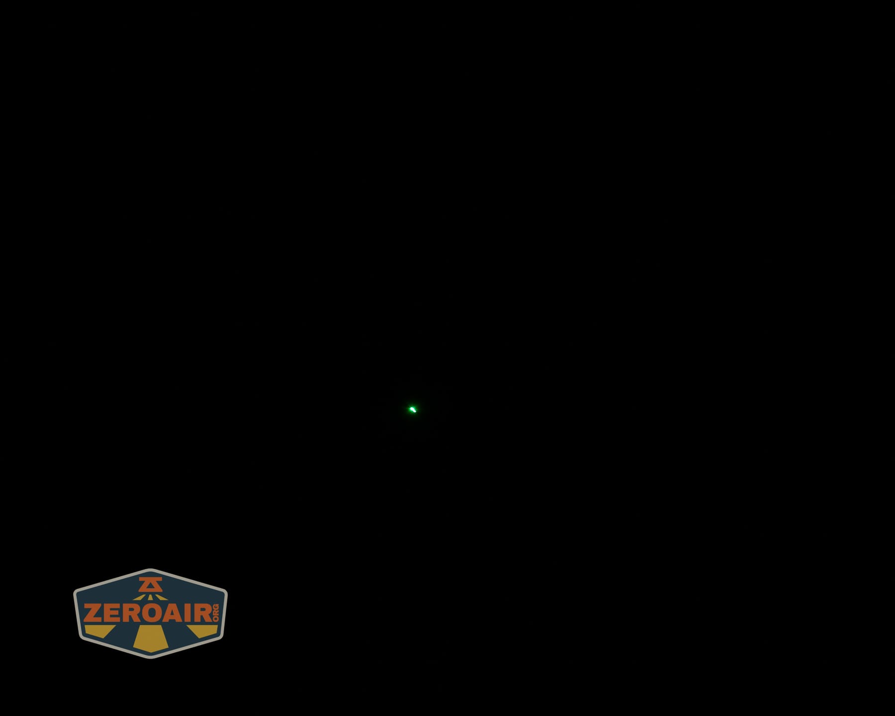 Wuben X5 3-in-1 compact EDC flashlight beamshots on ceiling