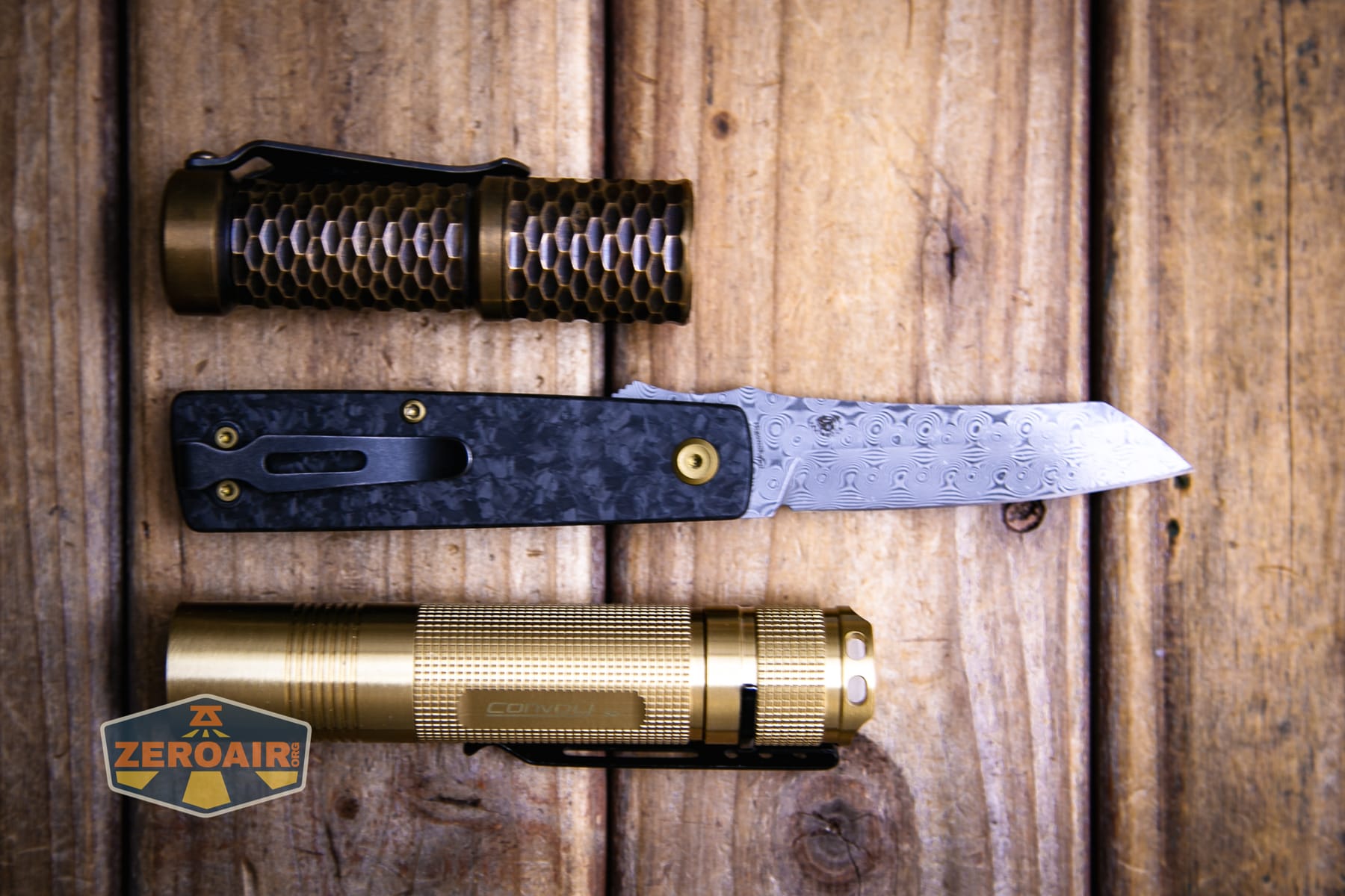 Kansept Higonokami liner lock knife with two standard sized flashlights