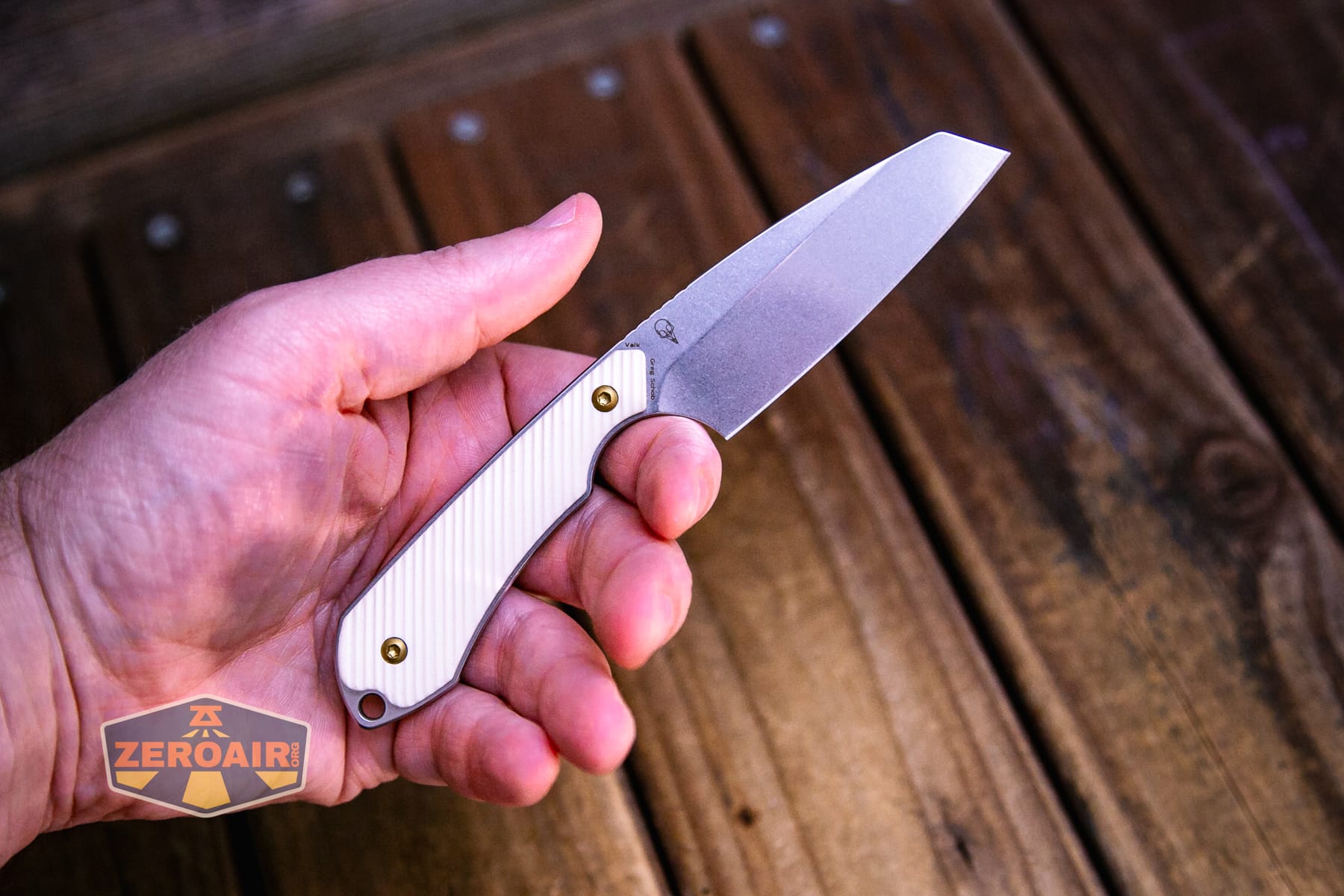 Kansept Valk Fixed blade knife in hand