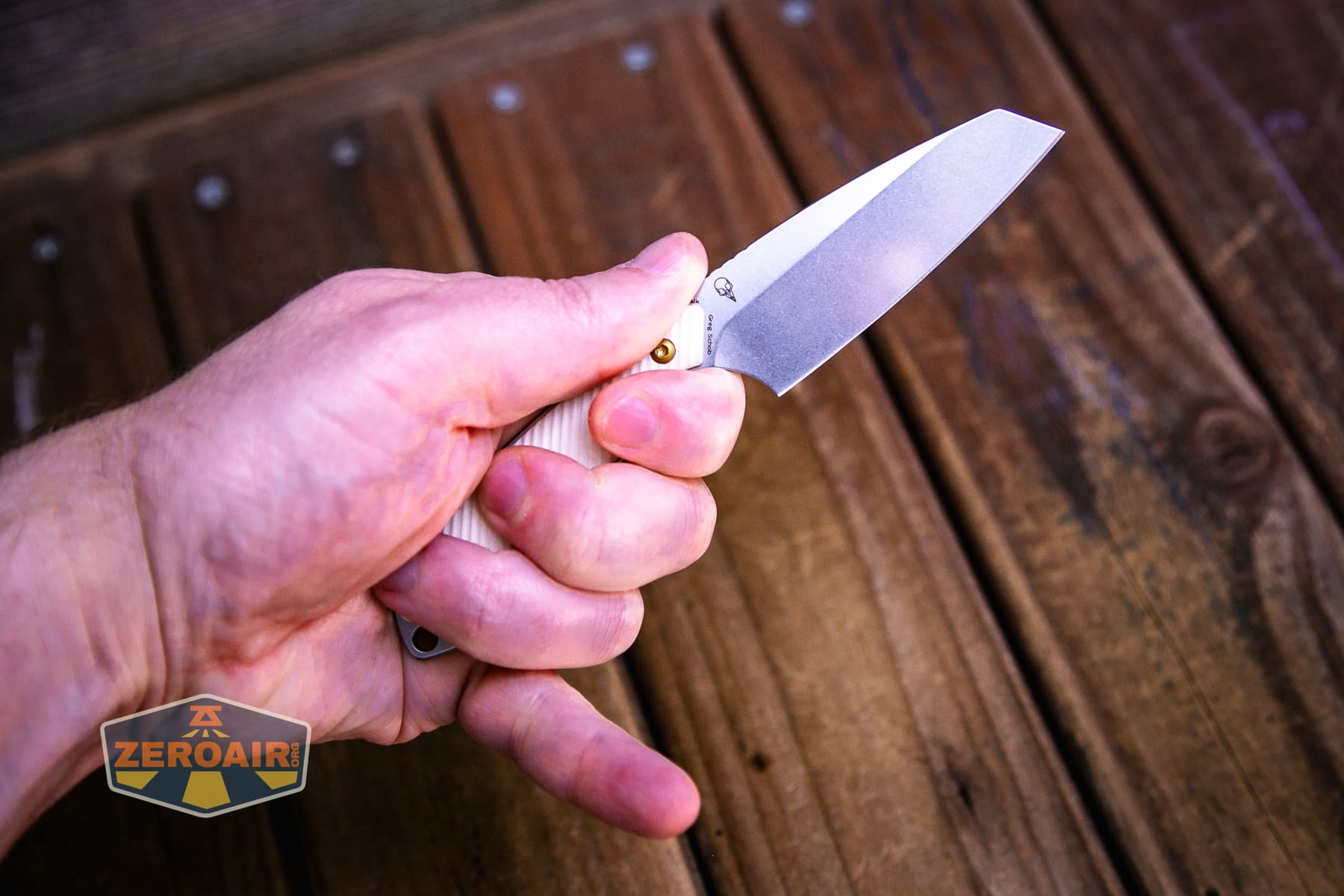 Kansept Valk Fixed blade knife in hand