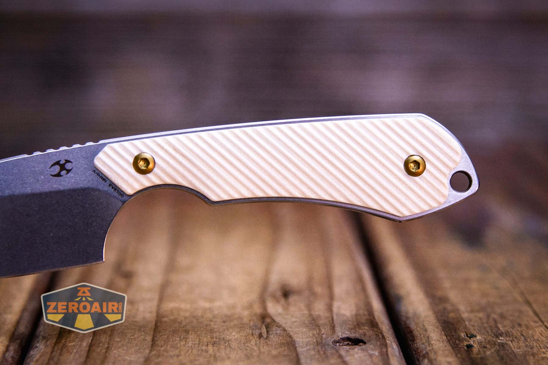 Kansept Valk Fixed blade knife ivory g10 handle detail