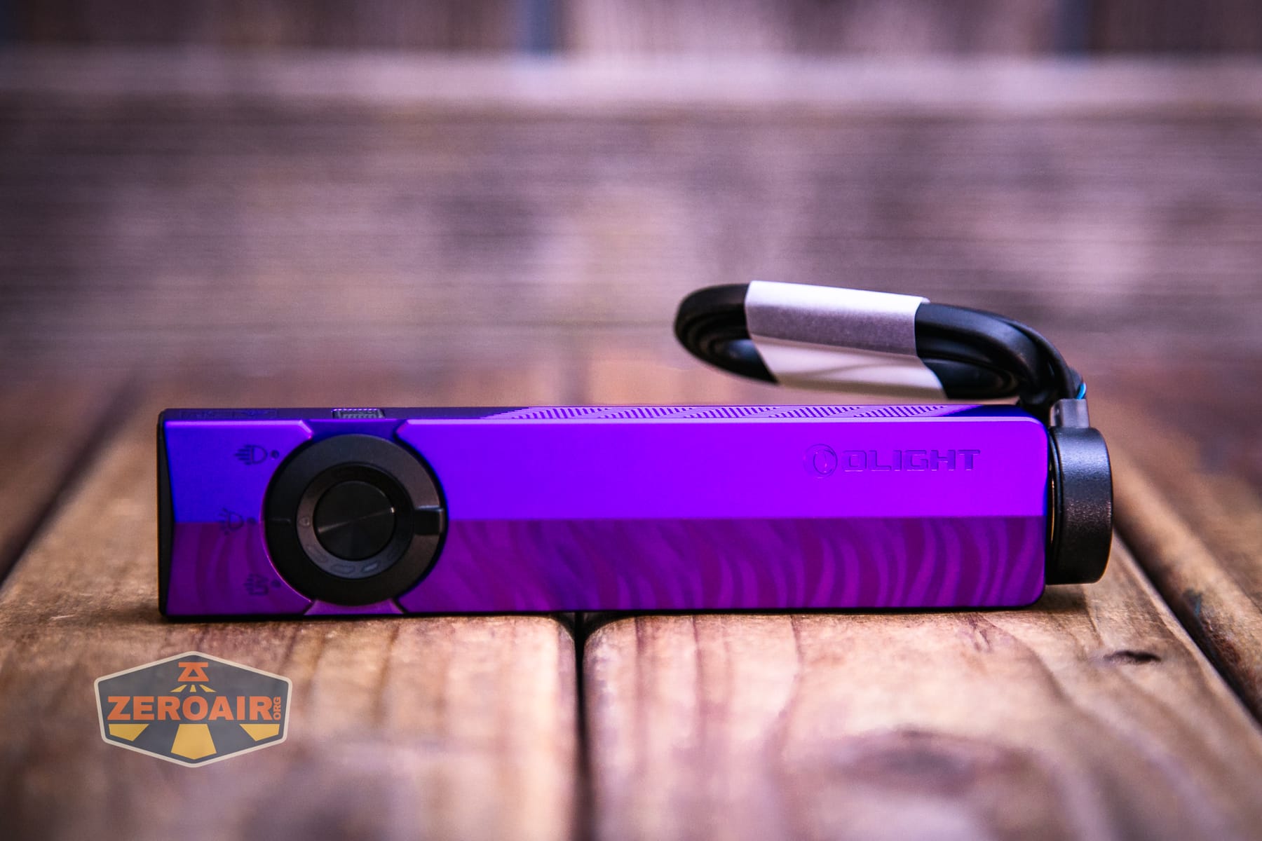 Olight ArkPro Nebula Violet Flat flashlight charging connector