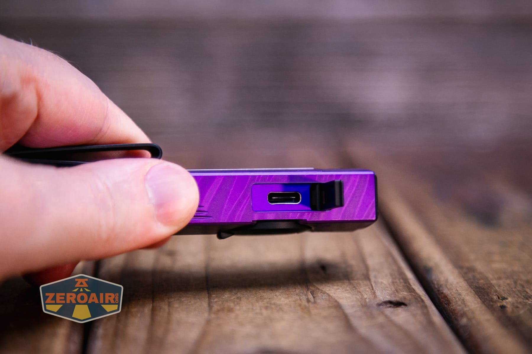 Olight ArkPro Nebula Violet Flat flashlight charging port