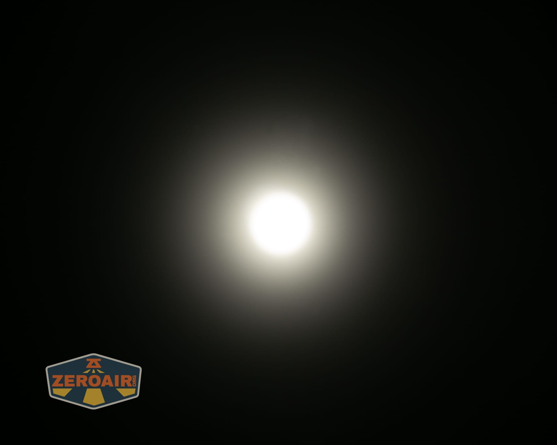 Reylight Dawn Max titanium flashlight beamshots on ceiling