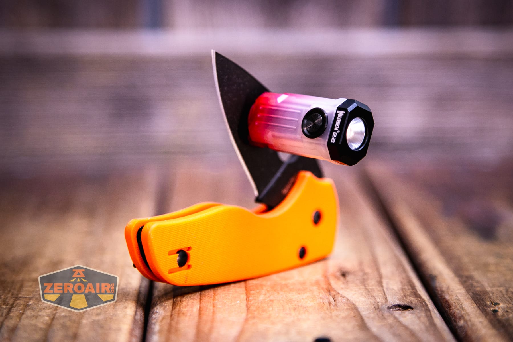 Wuben E2 Pulse keychain flashlight magnet in use