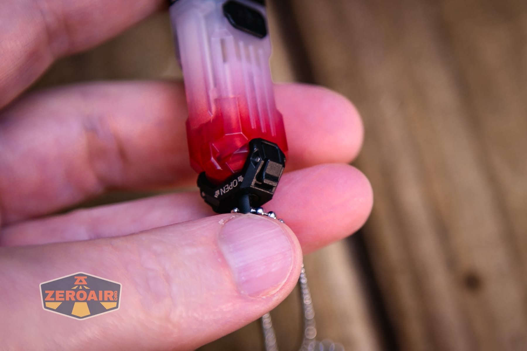 Wuben E2 Pulse keychain flashlight necklace attachment