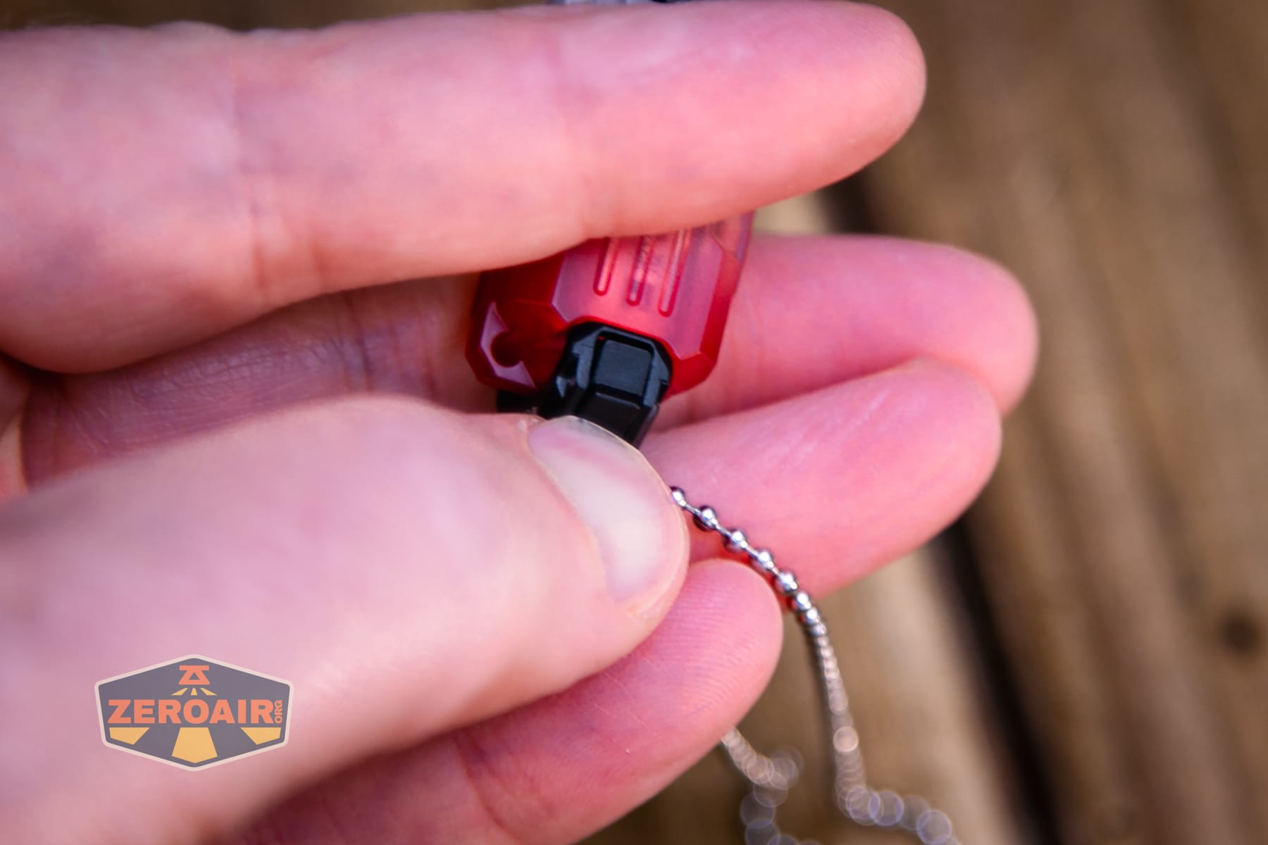 Wuben E2 Pulse keychain flashlight necklace attachment