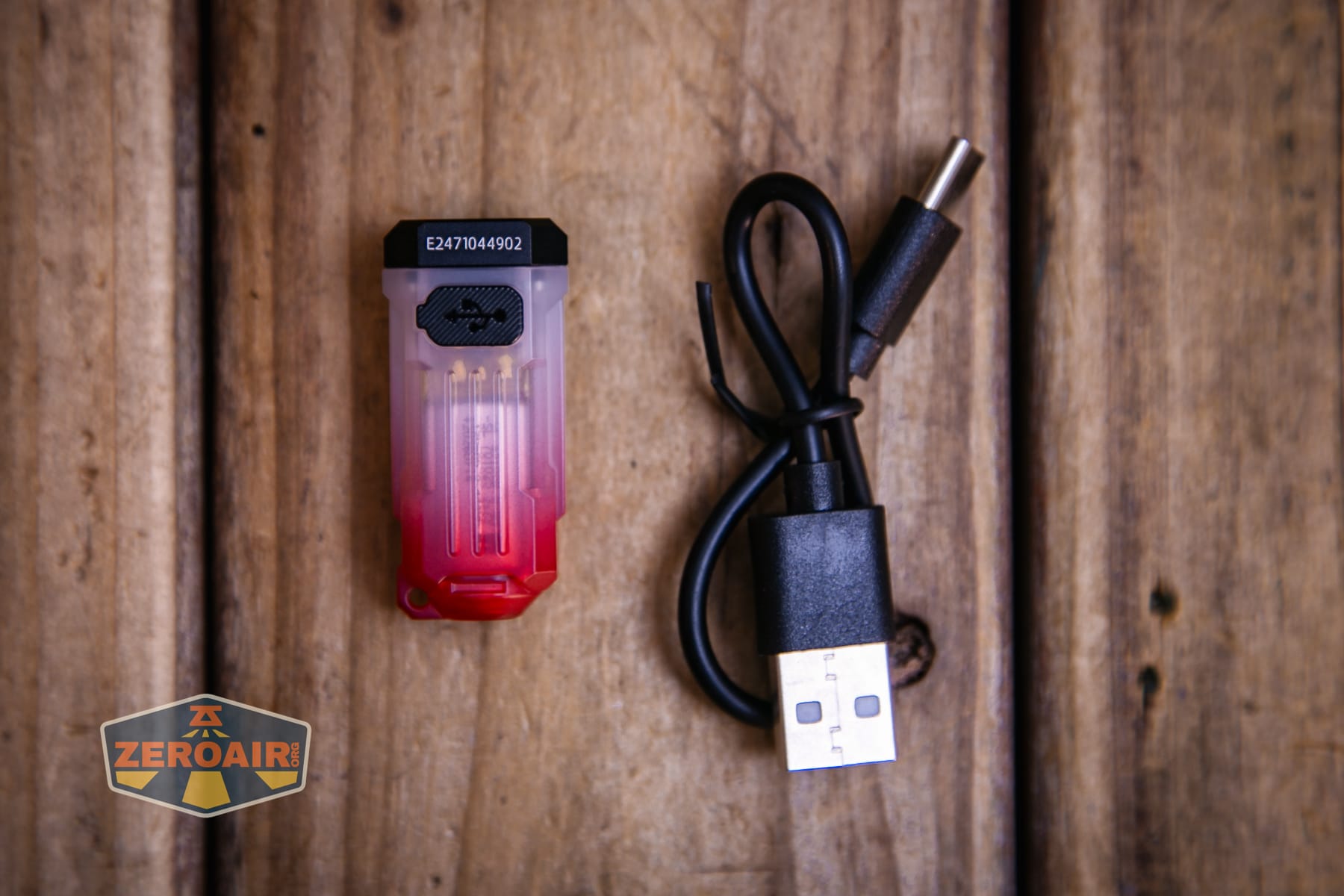 Wuben E2 Pulse keychain flashlight charging cable