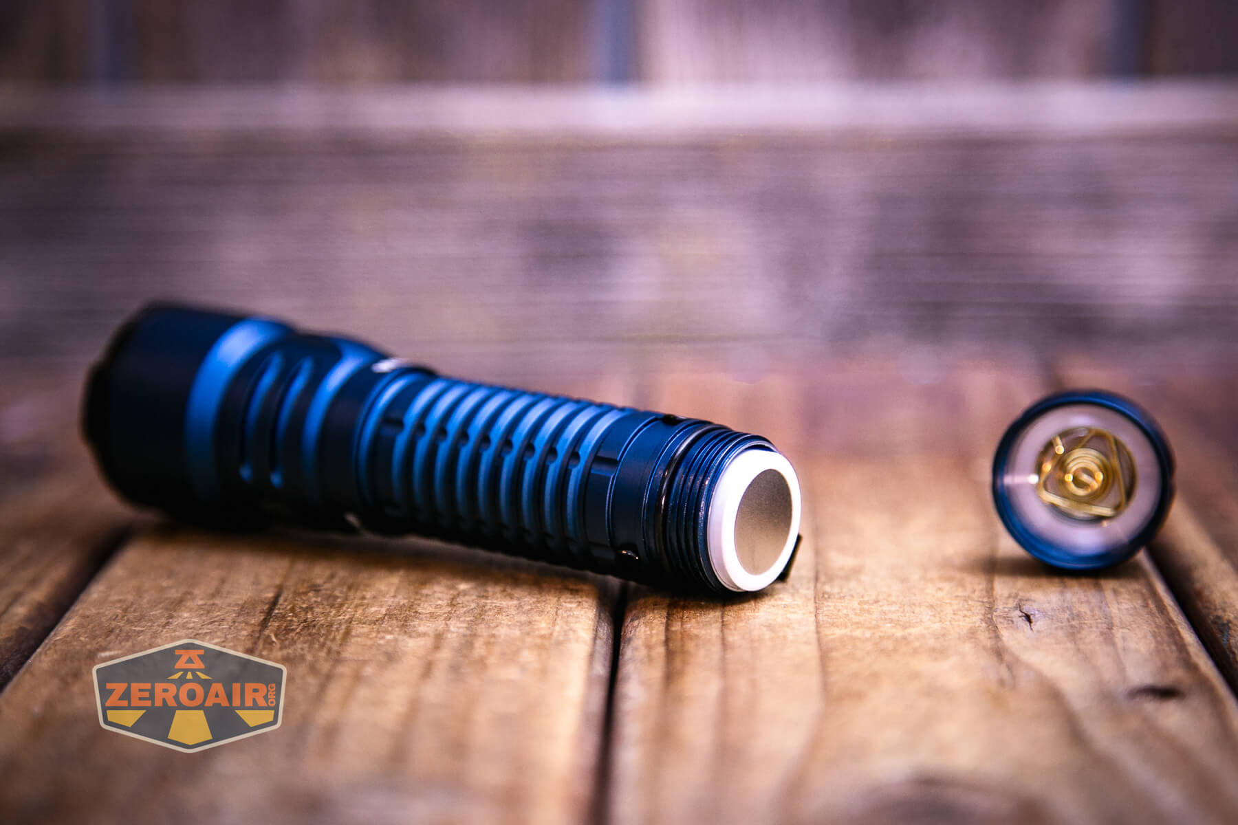 Wurkkos TS28 blue flashlight with included 21700 installed