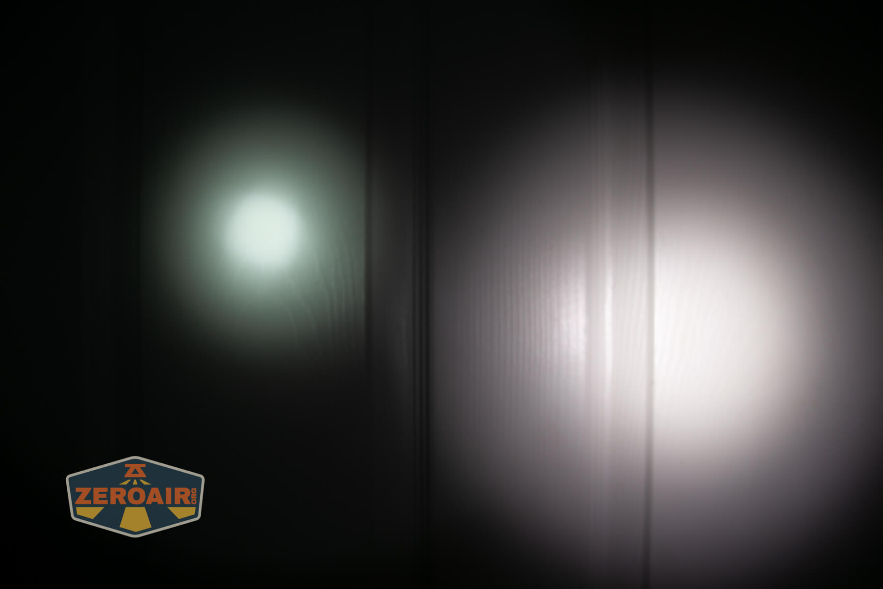 Wurkkos TS28 blue flashlight beamshots compared to nichia 219b on door