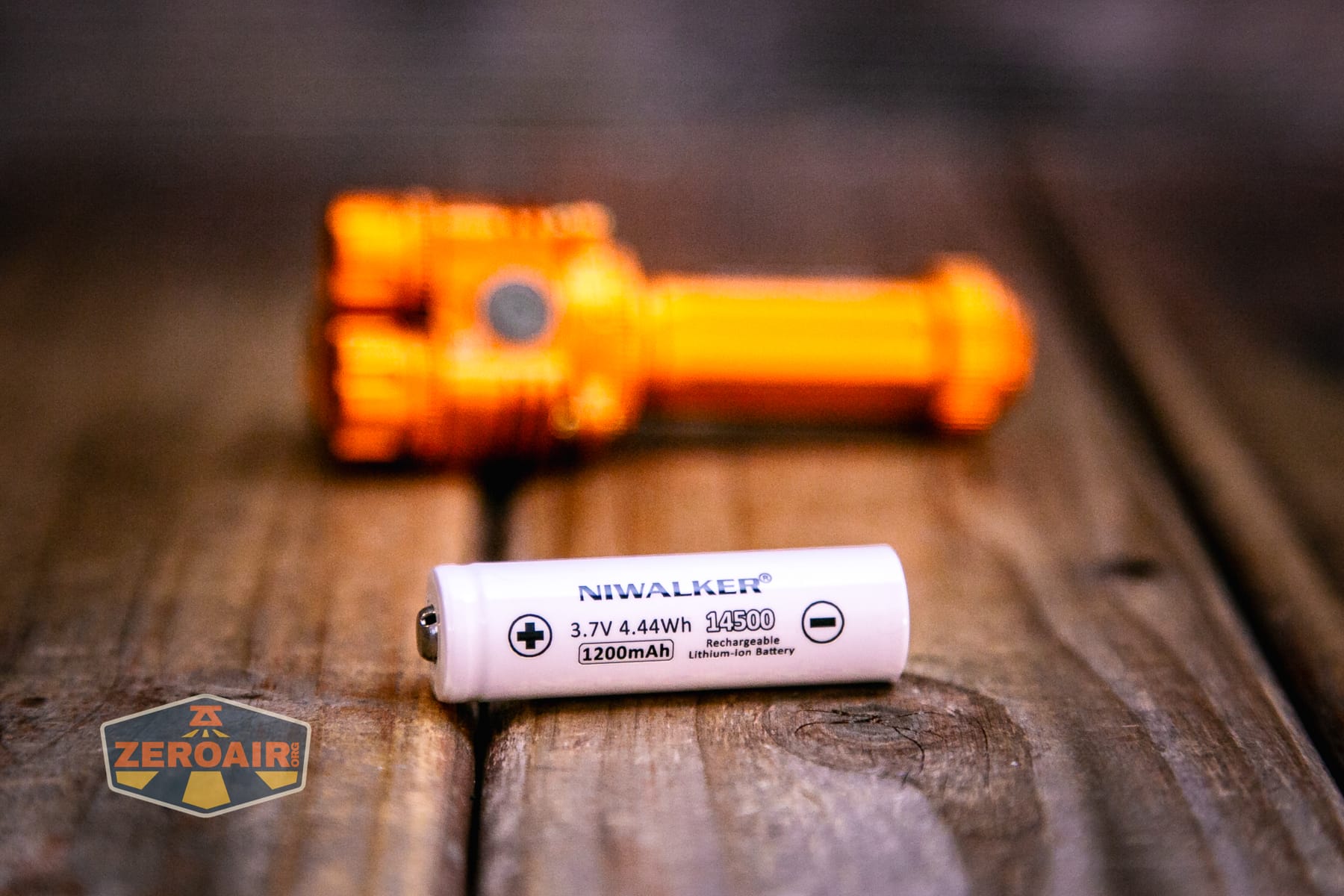 Niwalker ES01 Three Light flashlight with cell