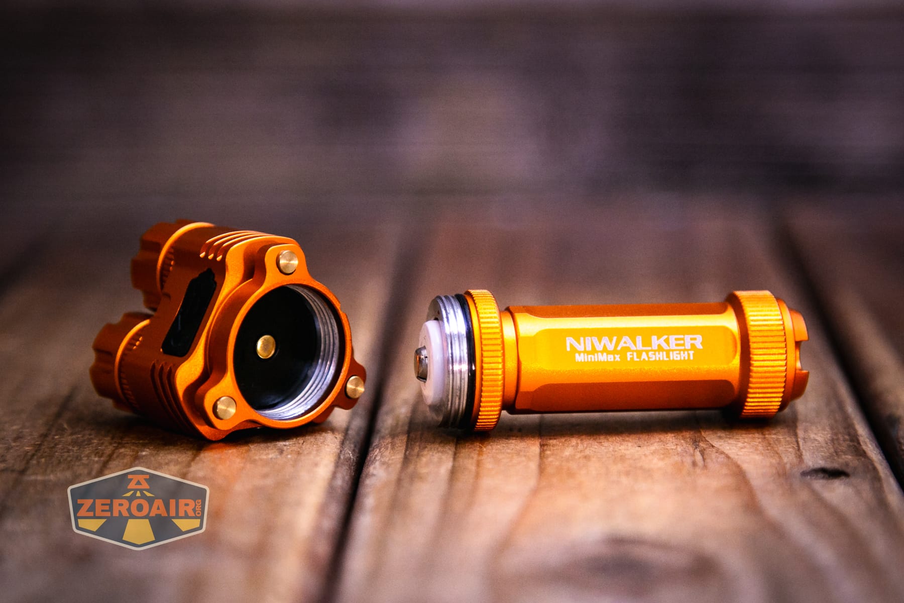 Niwalker ES01 Three Light flashlight with cell installed