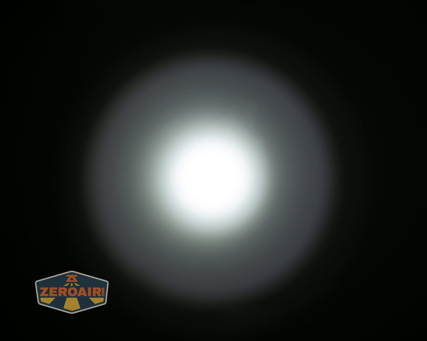 Niwalker ES01 Three Light flashlight beamshots on ceiling