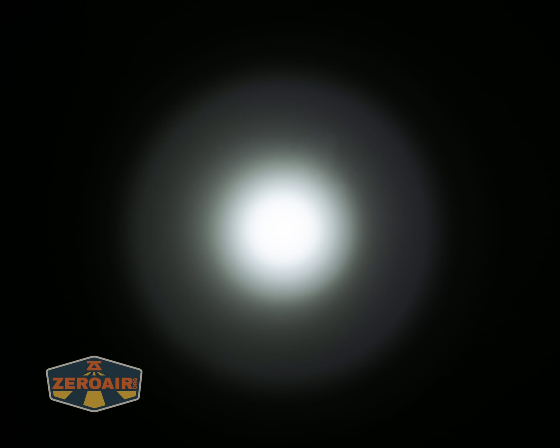 Niwalker ES01 Three Light flashlight beamshots on ceiling