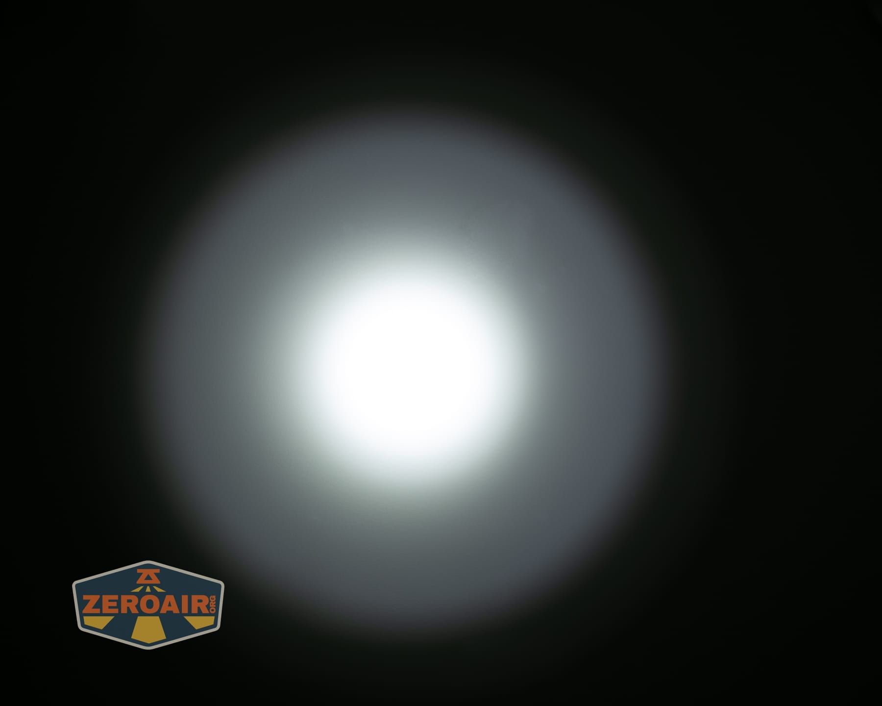 Niwalker ES01 Three Light flashlight beamshots on ceiling