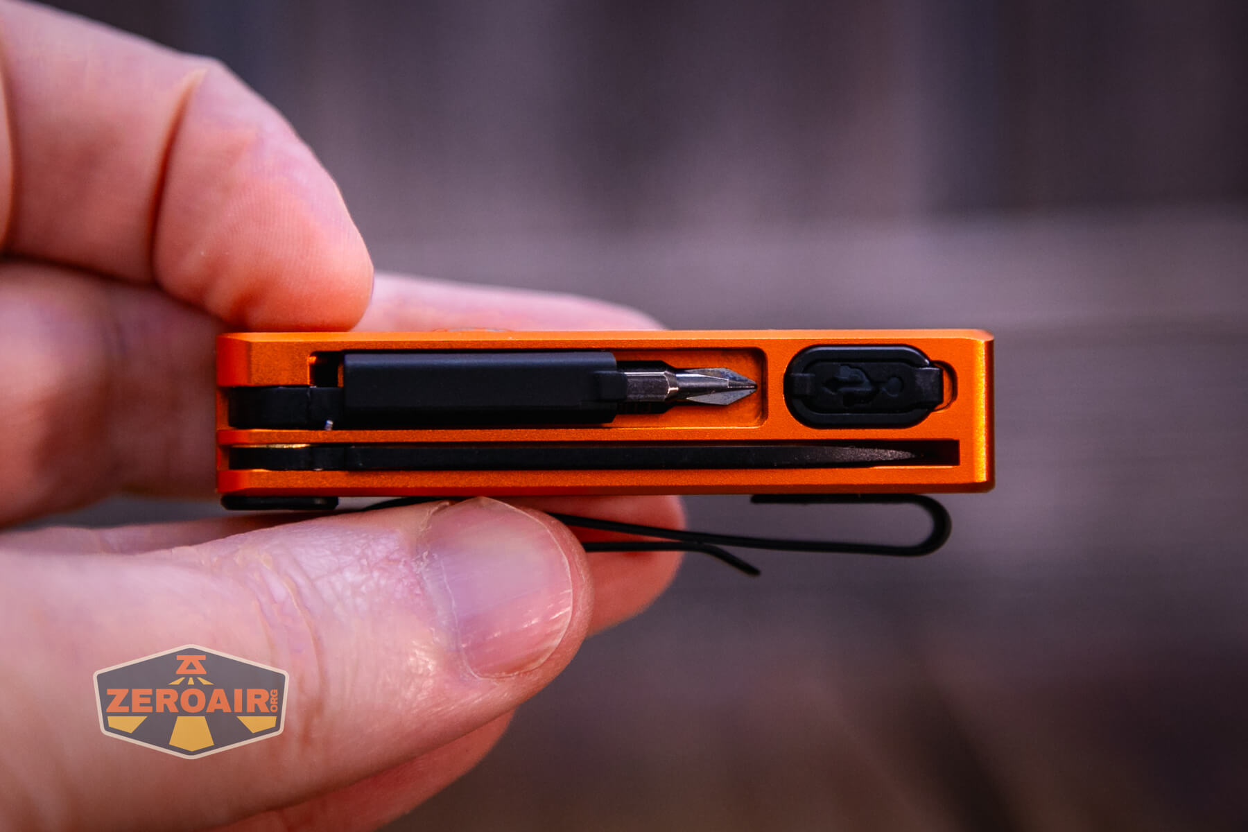 Olight Oknife MK charging port