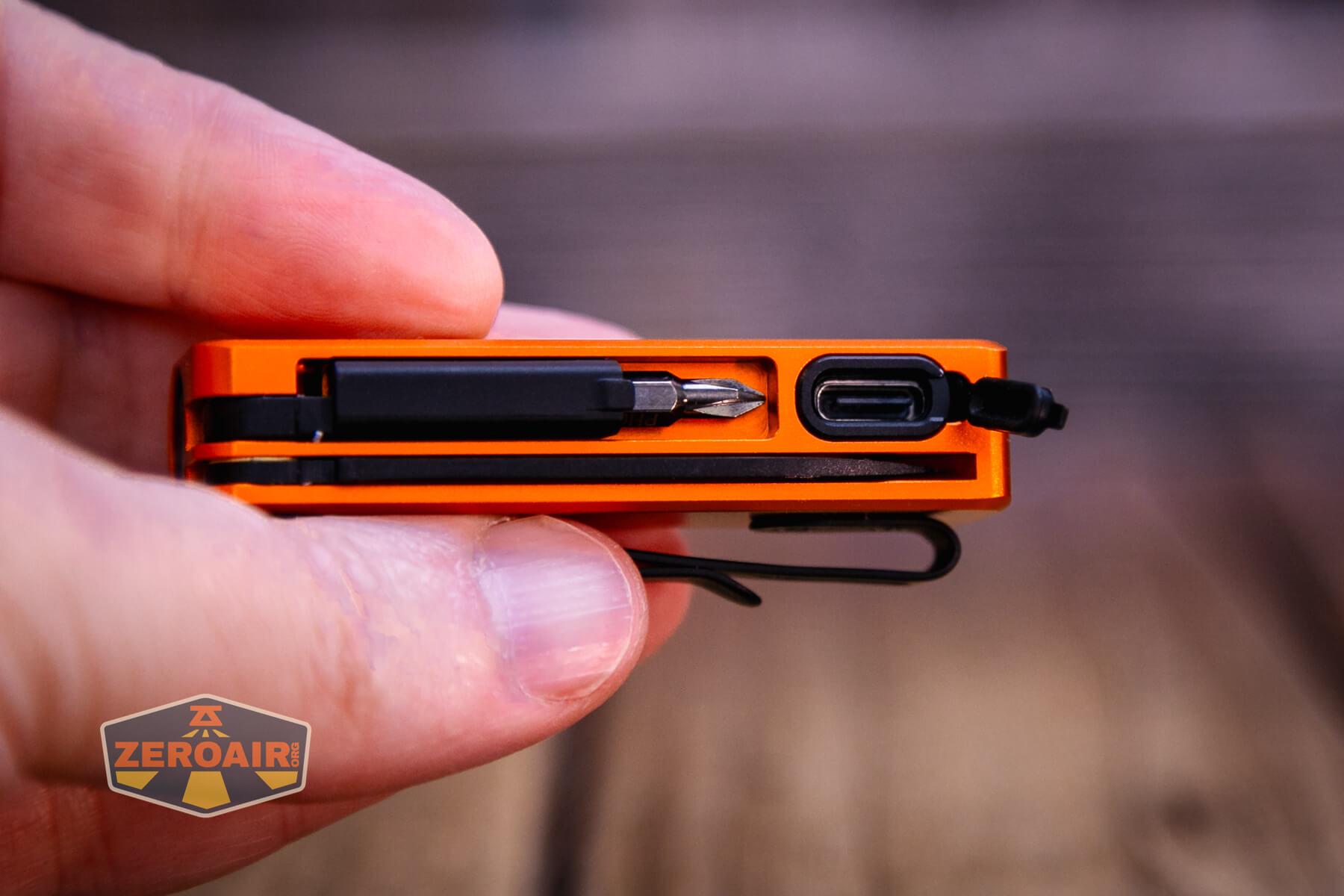 Olight Oknife MK charging port