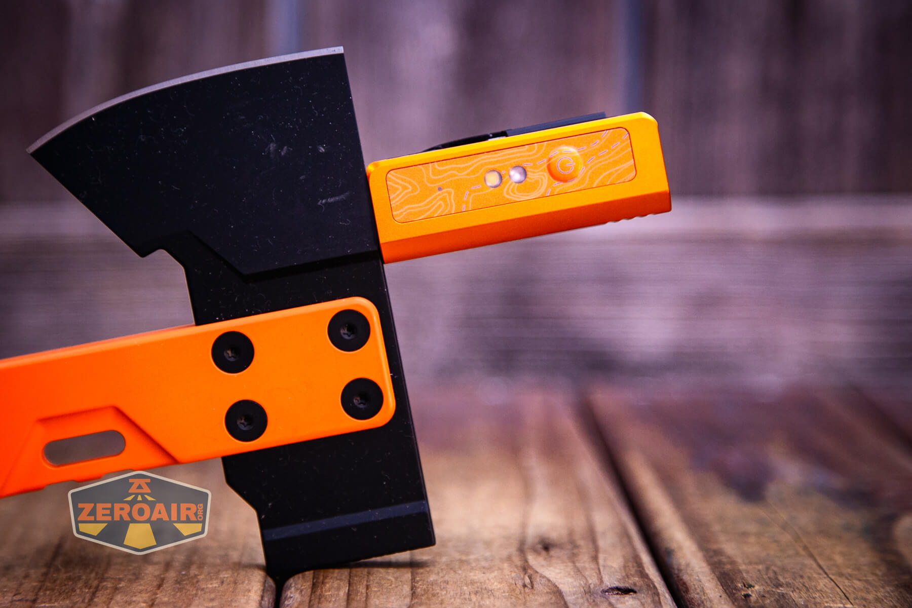 Olight Oknife MK magnet in use