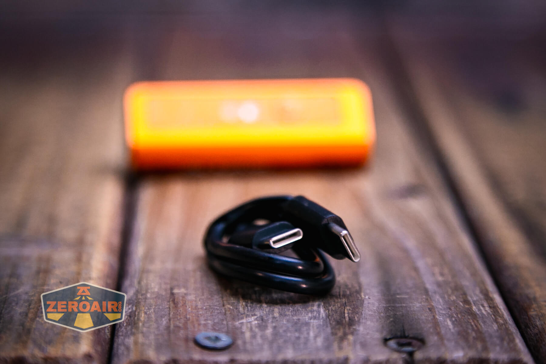 Olight Oknife MK charging port