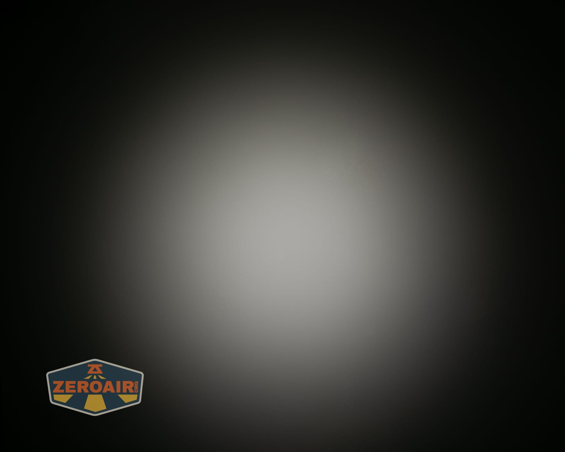 Skilhunt H150V4 5000K headlamp beamshots on ceiling