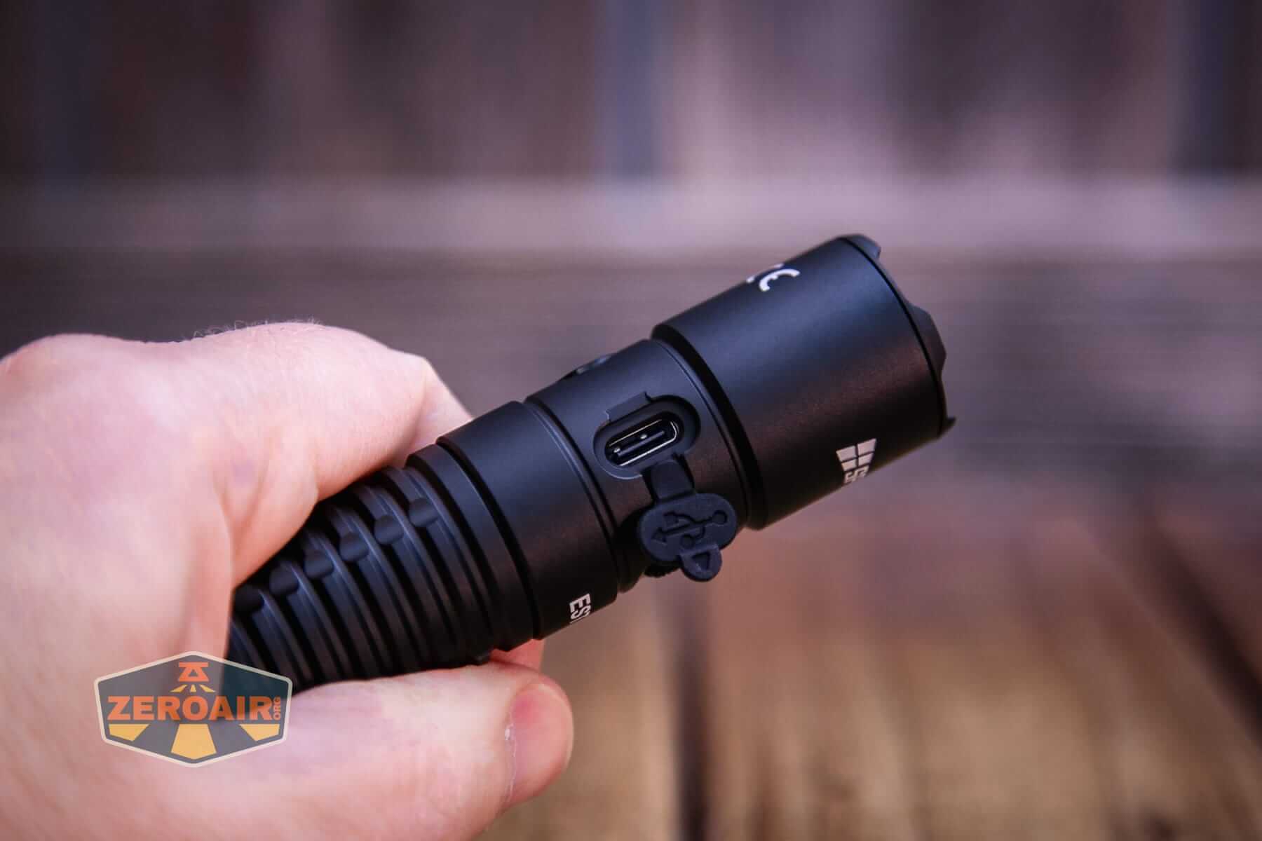 Speras EST UV flashlight charging port