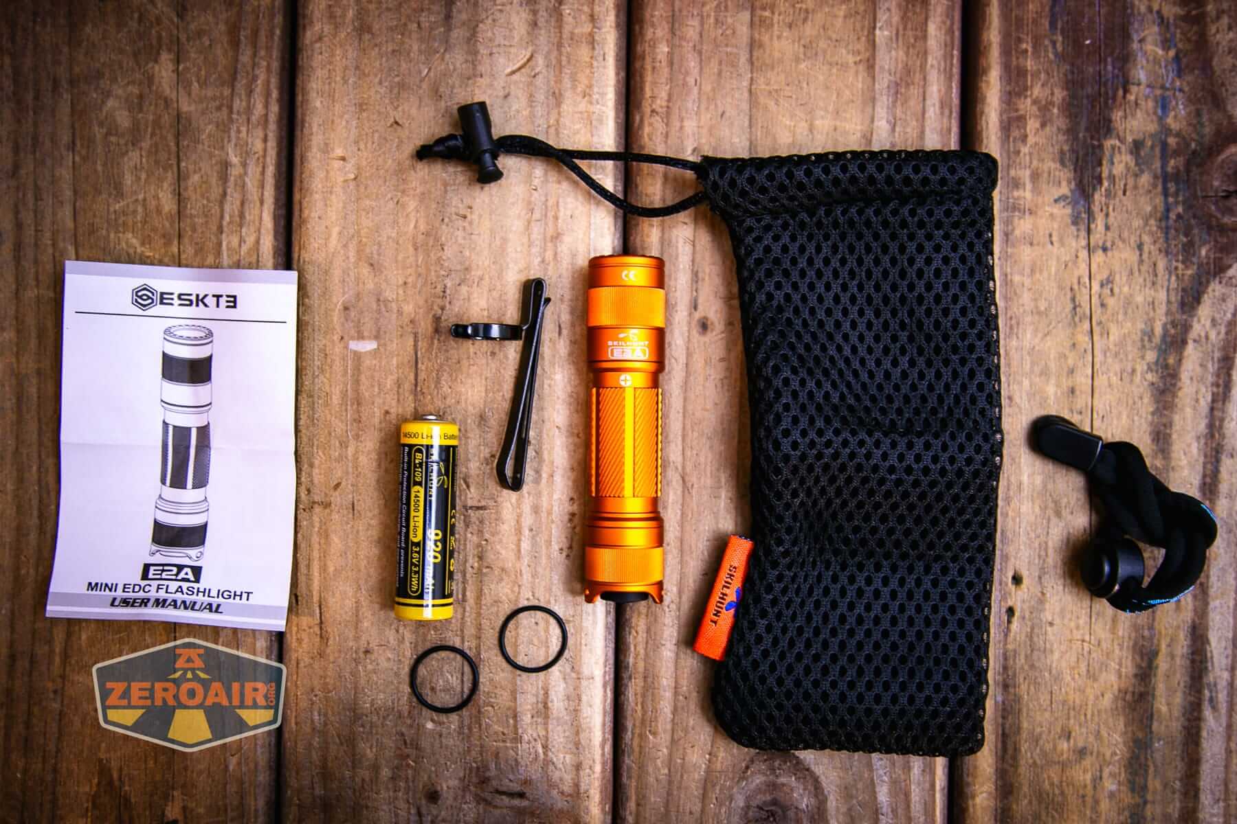 Skilhunt E2A V2 flashlight what's included