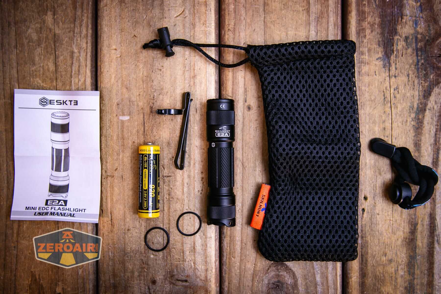 Skilhunt E2A V2 flashlight what's included