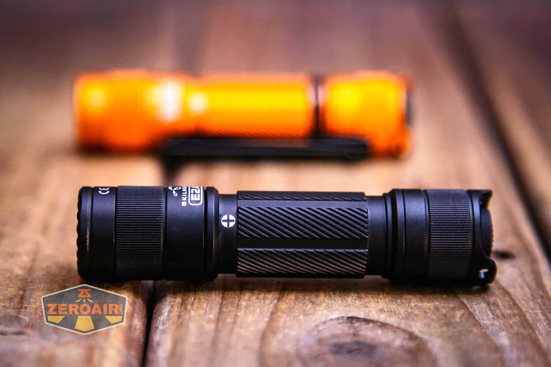 Skilhunt E2A V2 flashlight cell orientation marking