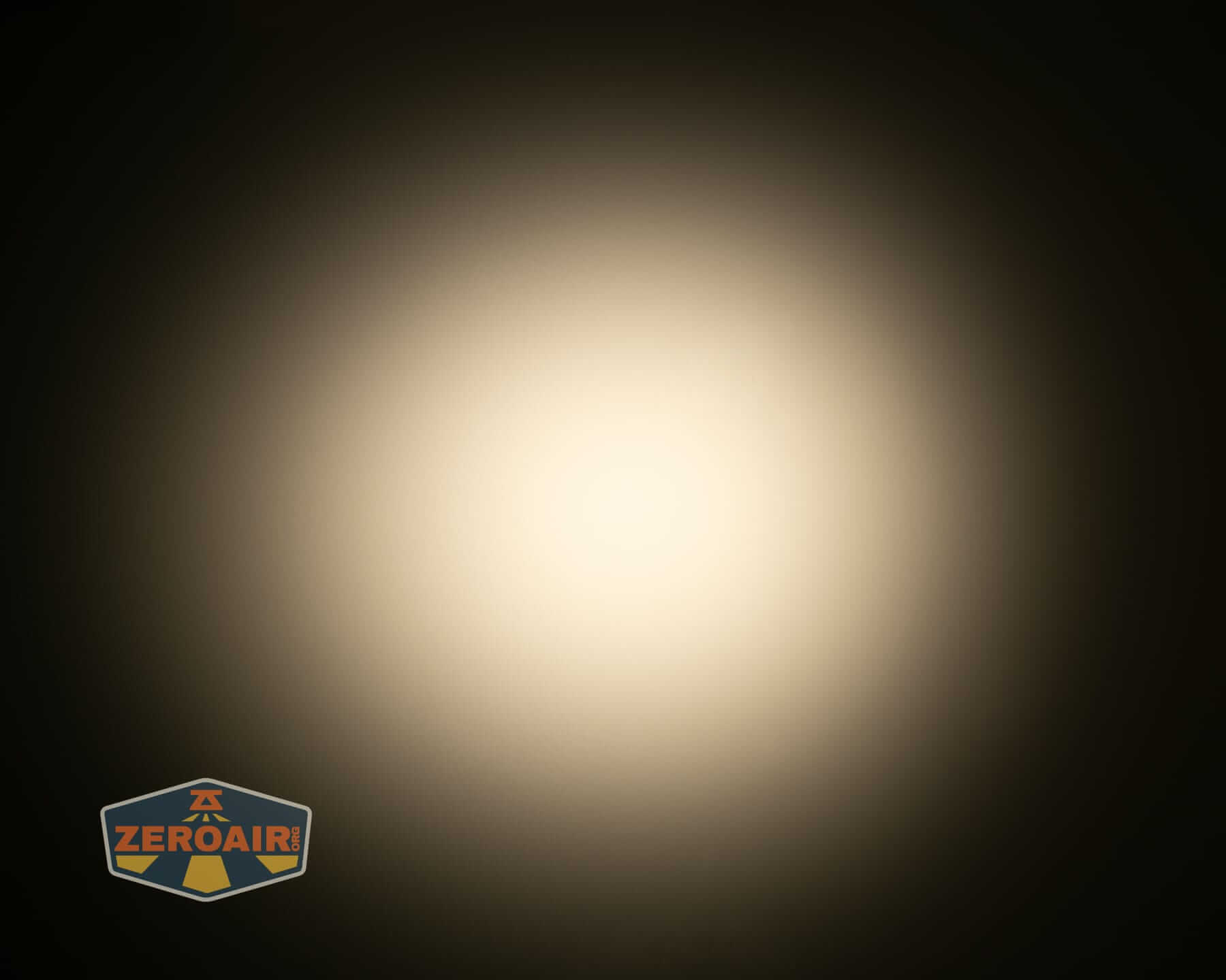 Skilhunt E2A V2 flashlight beamshots on ceiling